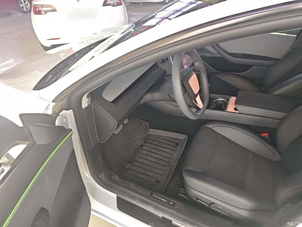 Tesla Model 3, 2025 16