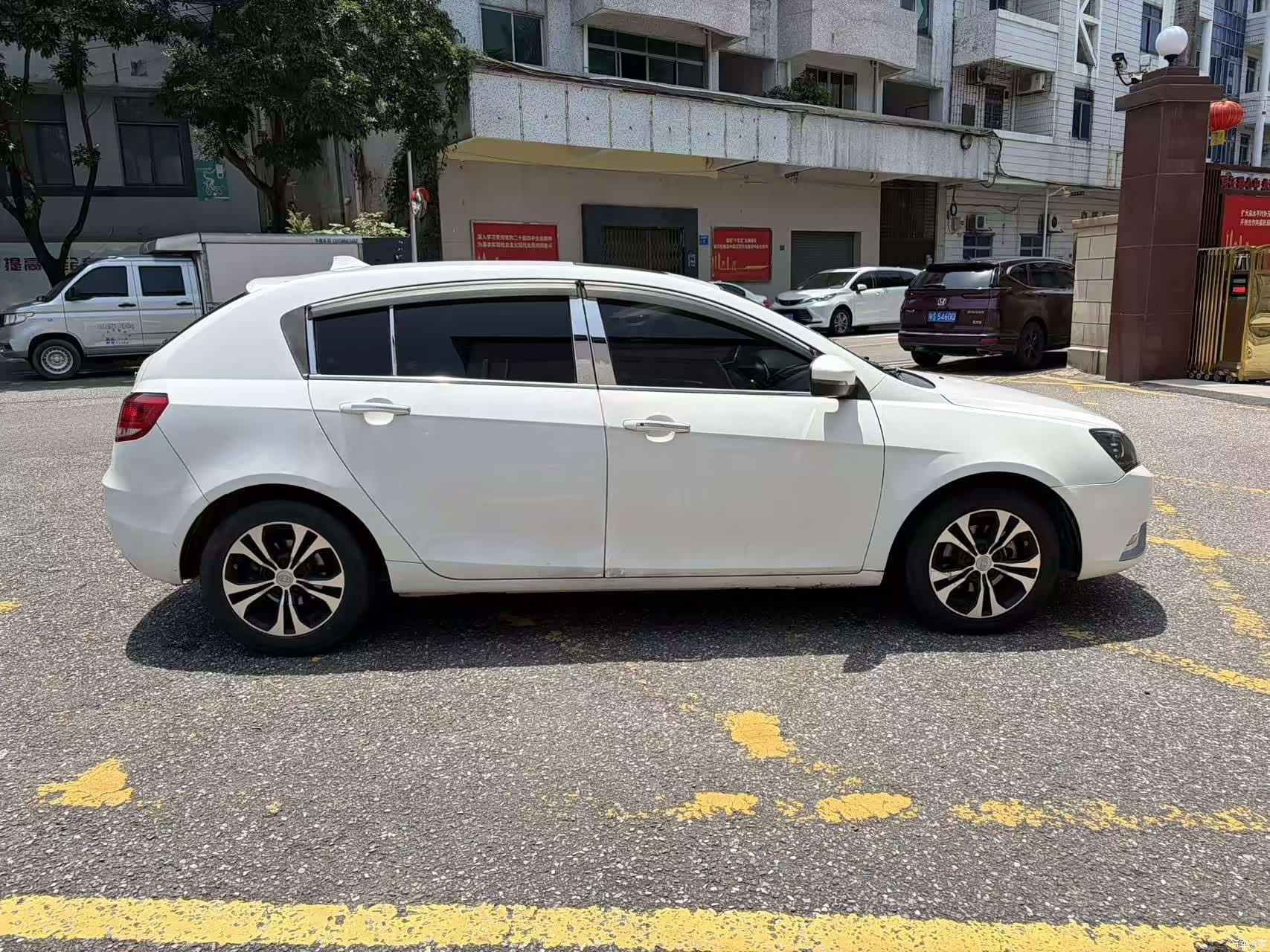 Geely Emgrand, 2015 4