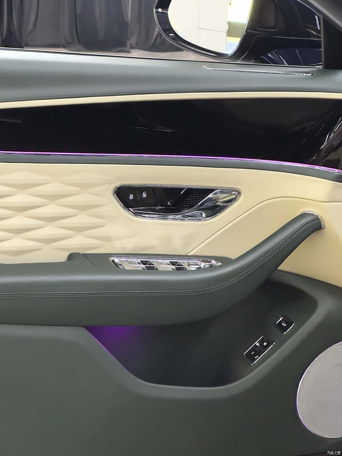 Bentley Flying Spur, 2022 29