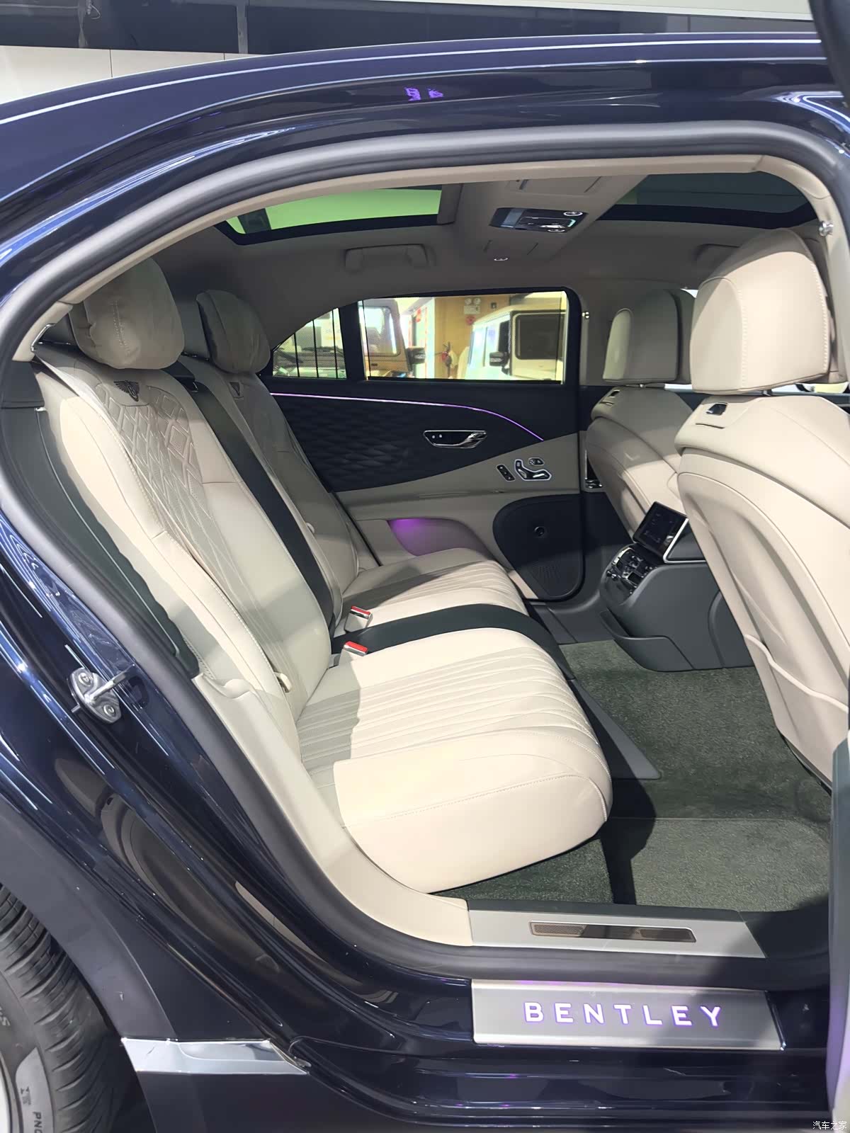 Bentley Flying Spur, 2022 17
