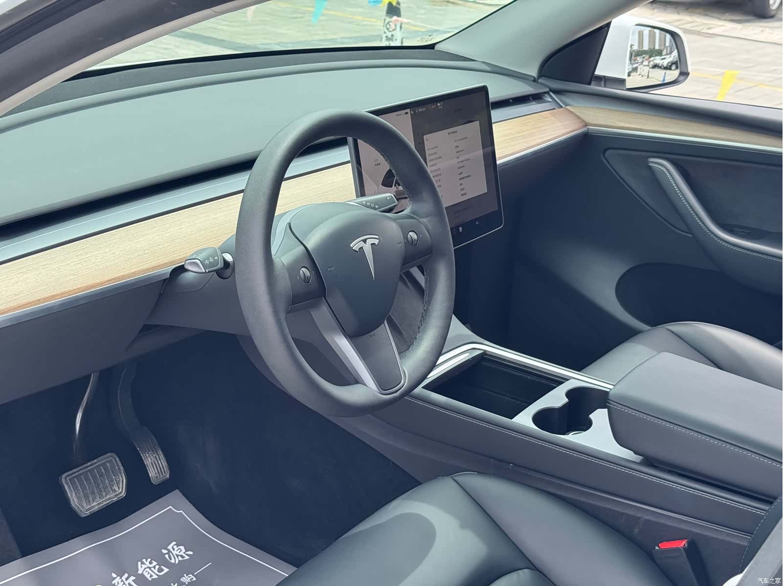 Tesla Model Y, 2022 25