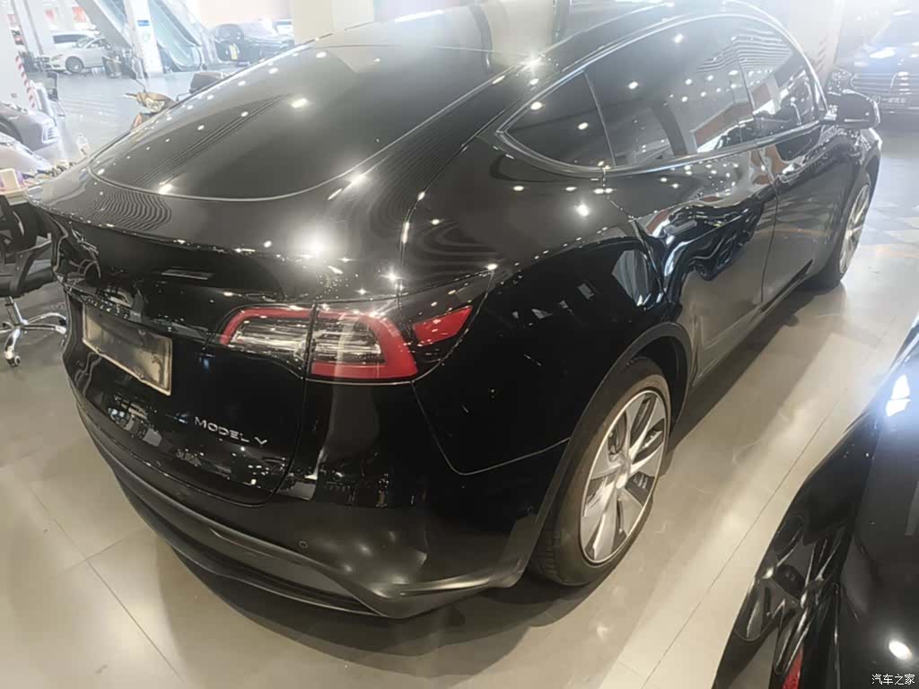 Tesla Model Y, 2023 7