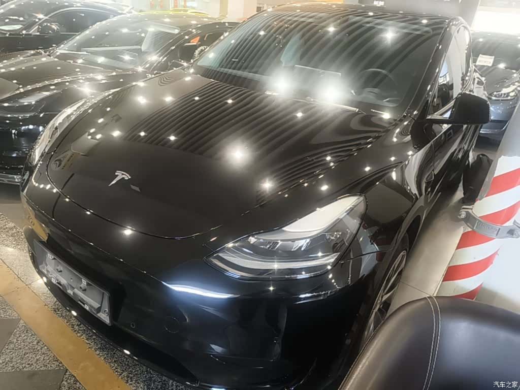 Tesla Model Y, 2023 2