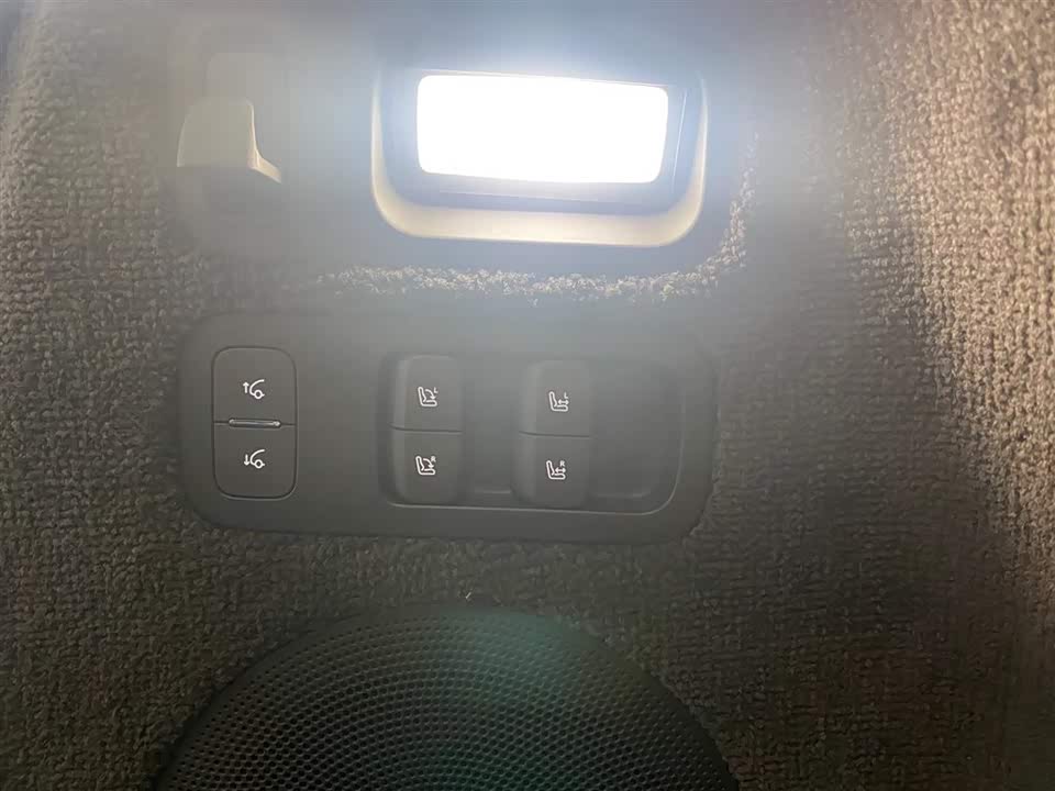 AITO Ask the world M9