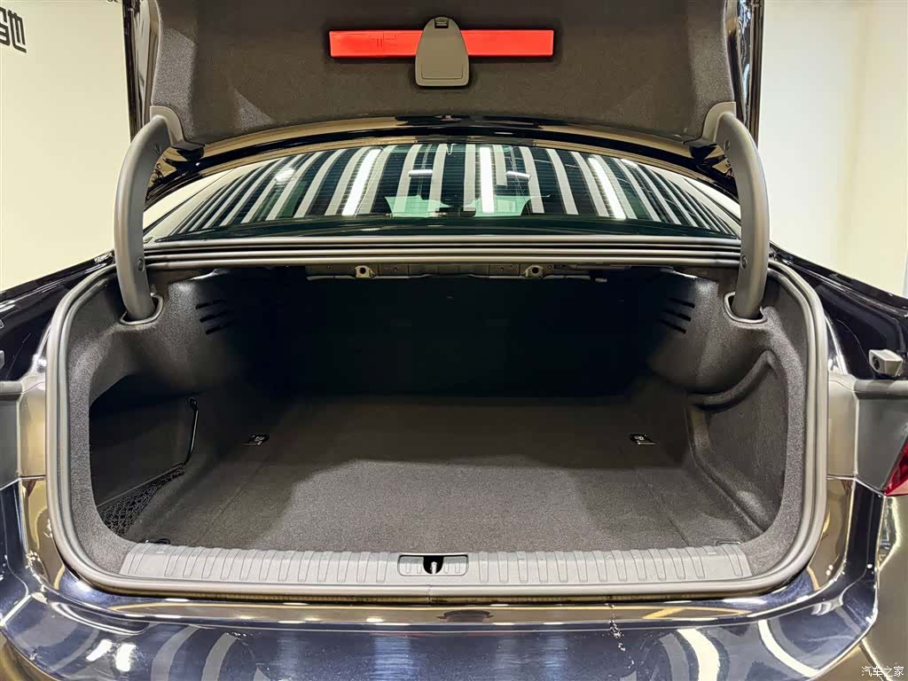 Audi A7L, 2024 12
