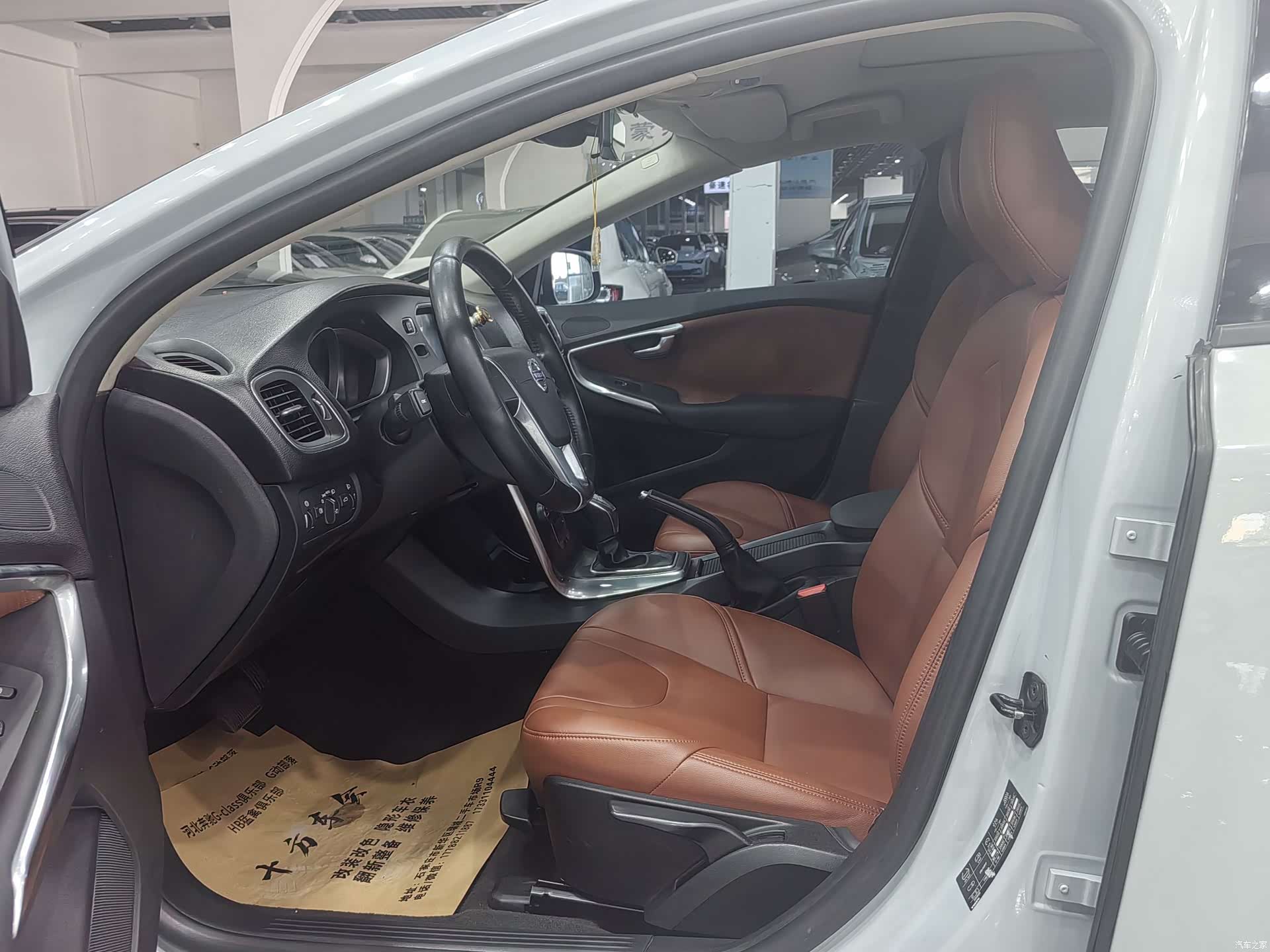 Volvo V40, 2013 4