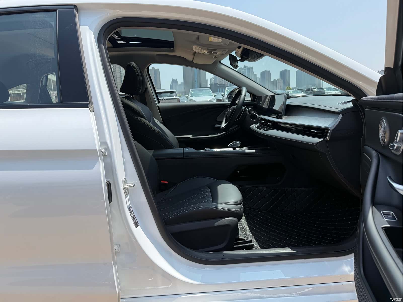 Chery Arrizo 8, 2025 15
