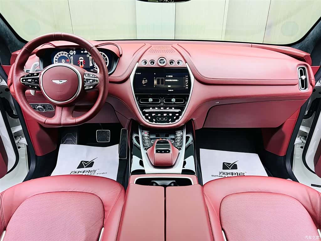 Aston Martin DBX, 2021 9