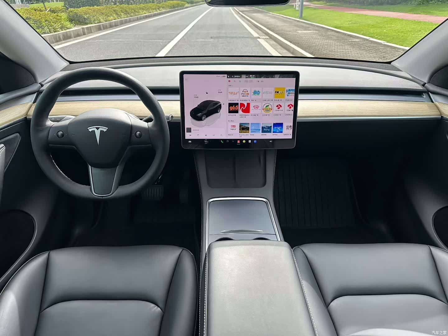 Tesla Model Y, 2023 4