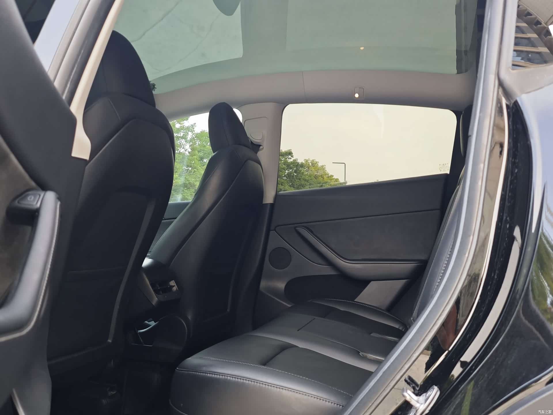Tesla Model Y, 2023 все фото