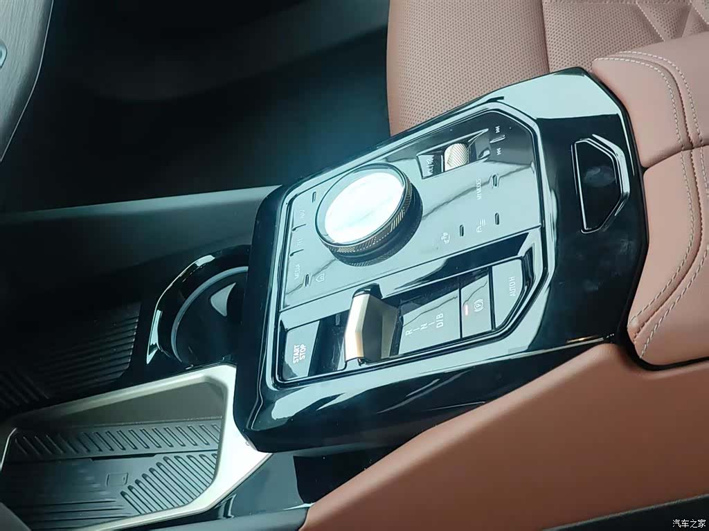 BMW i5, 2025 11