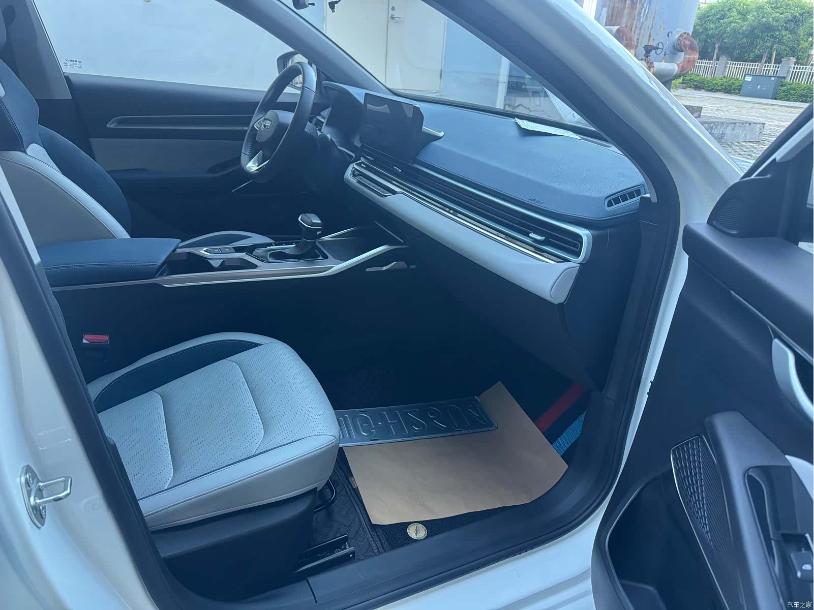 Geely Emgrand, 2022 16