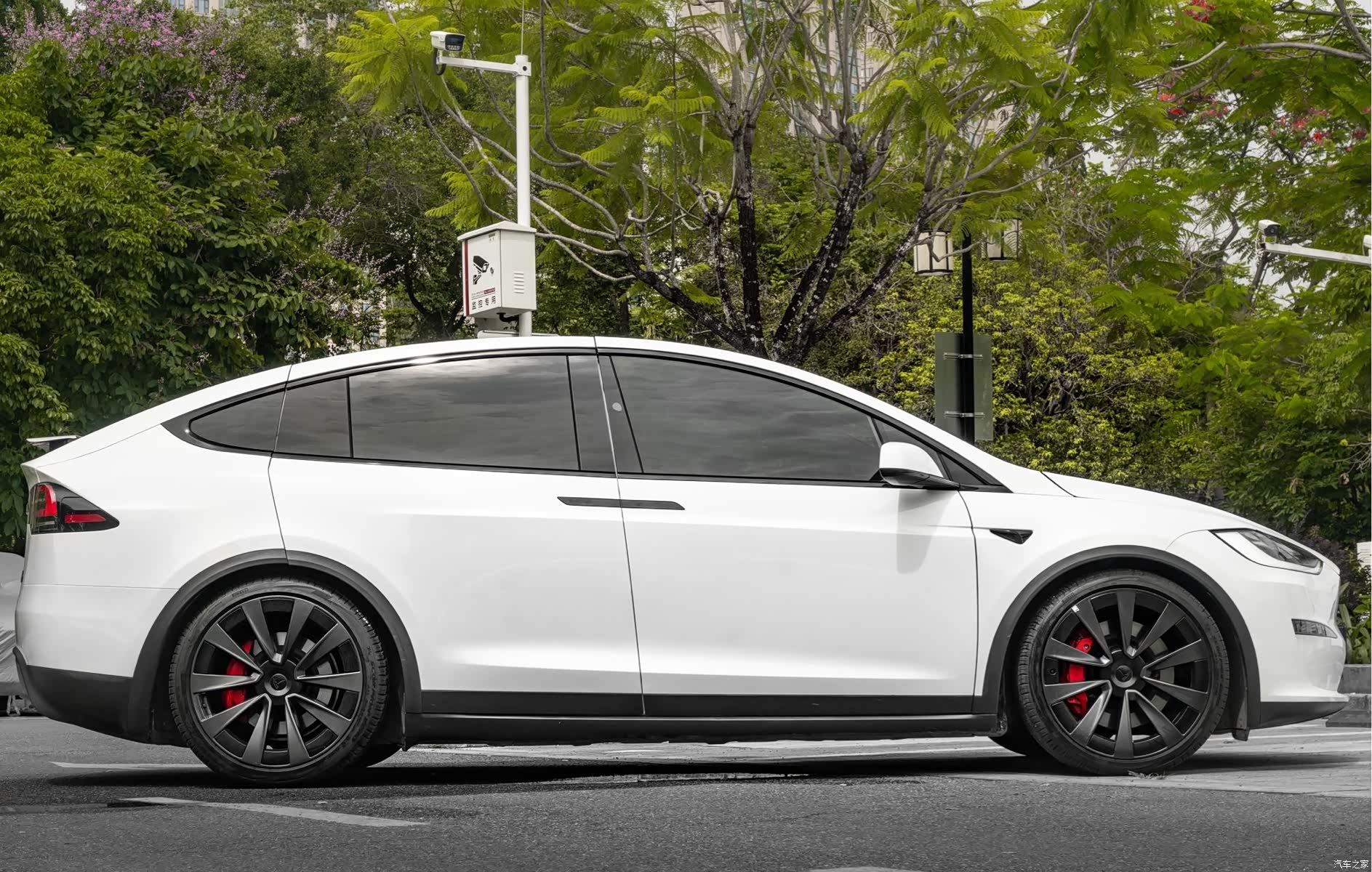 Tesla Model X, 2023 7