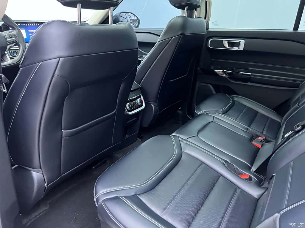 Ford Explorer, 2023 14