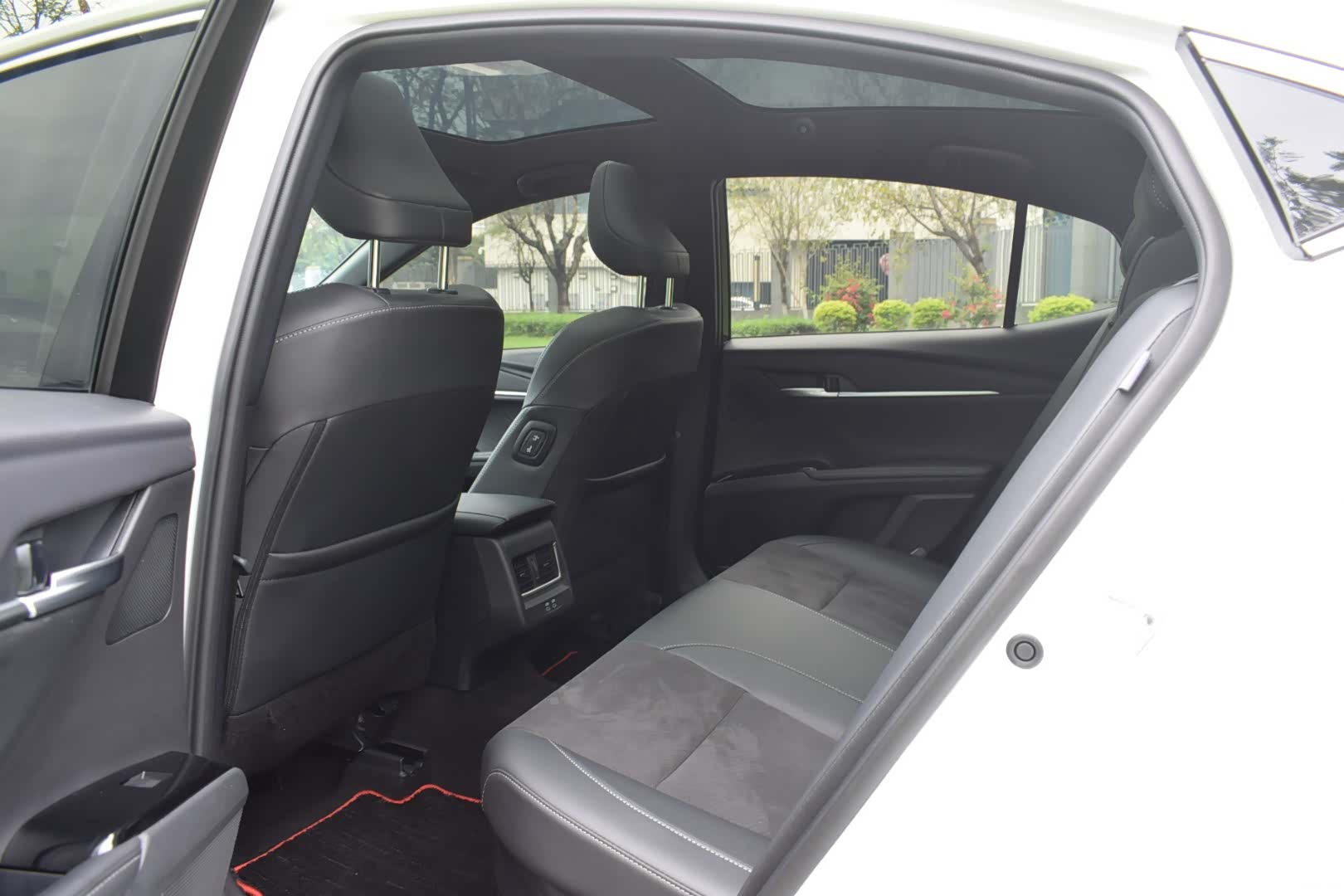 Toyota Camry, 2025 12