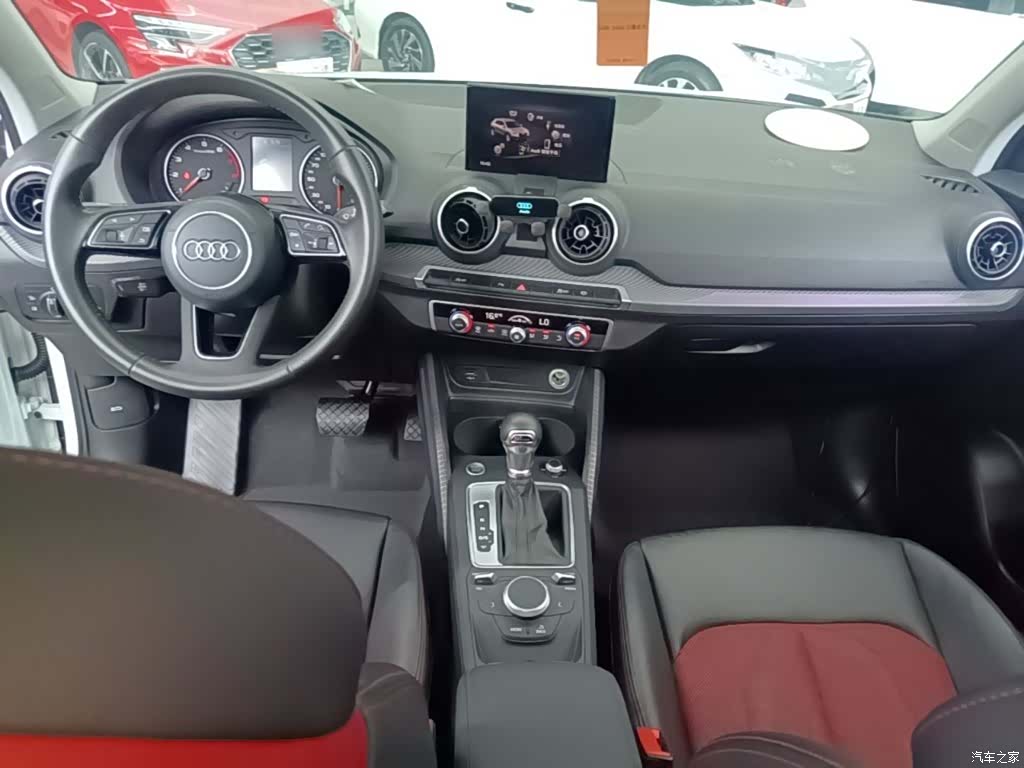 Audi Q2L, 2021 10