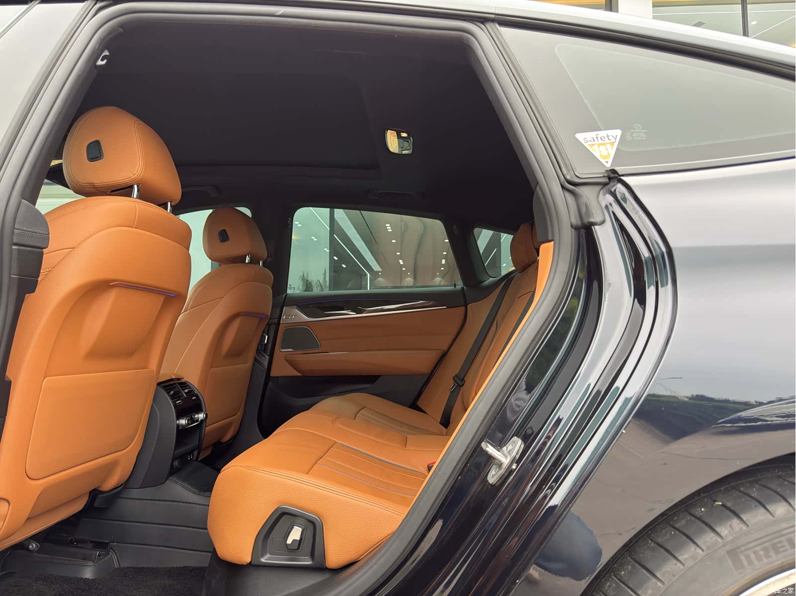 BMW 6 Series GT, 2022 все фото