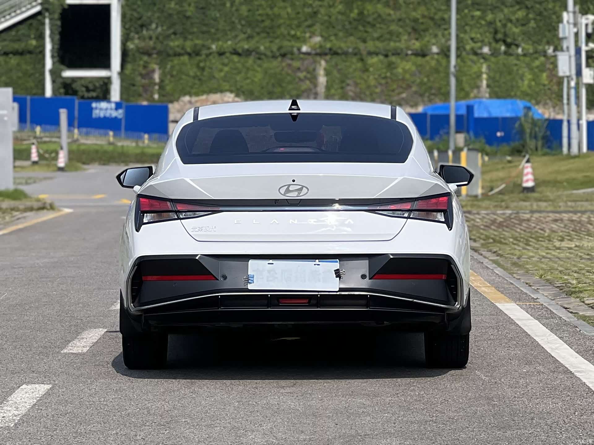 Hyundai Elantra, 2024 все фото