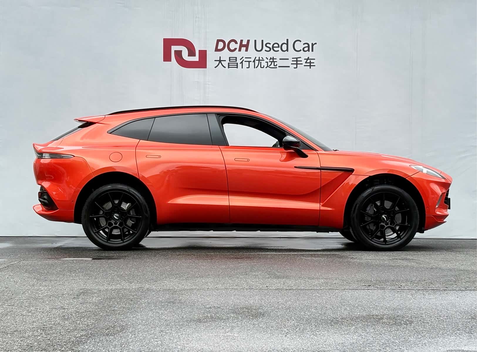 Aston Martin DBX, 2022 4
