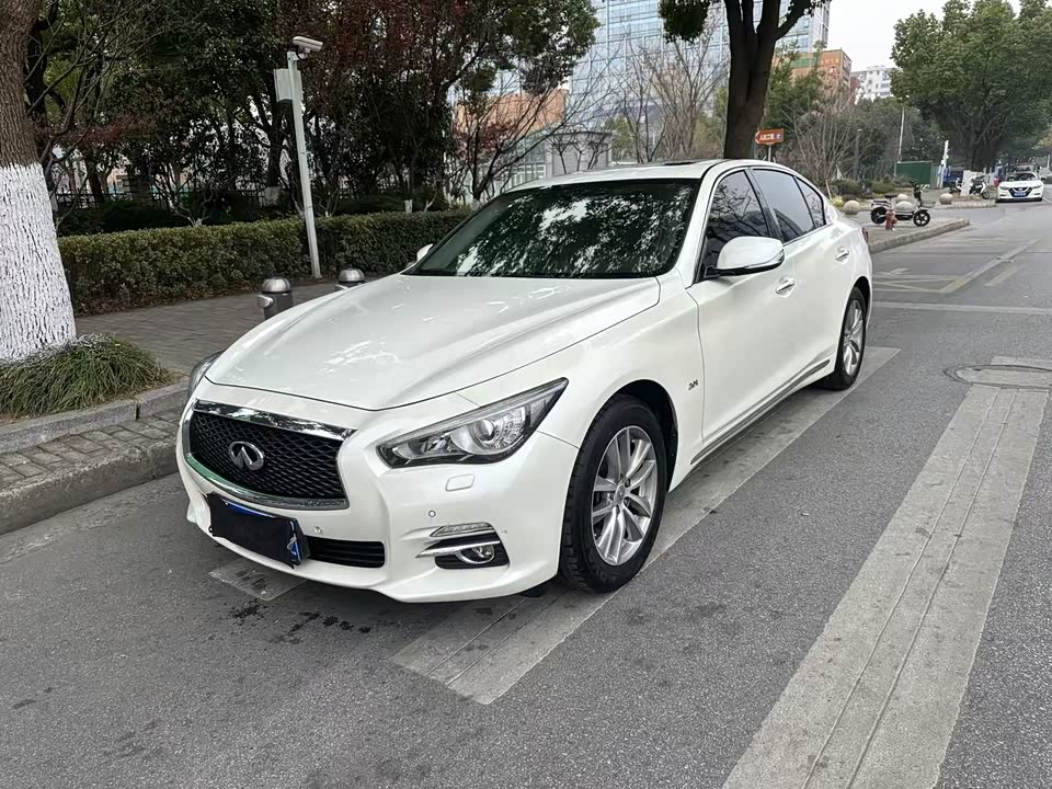 Infiniti Q50L