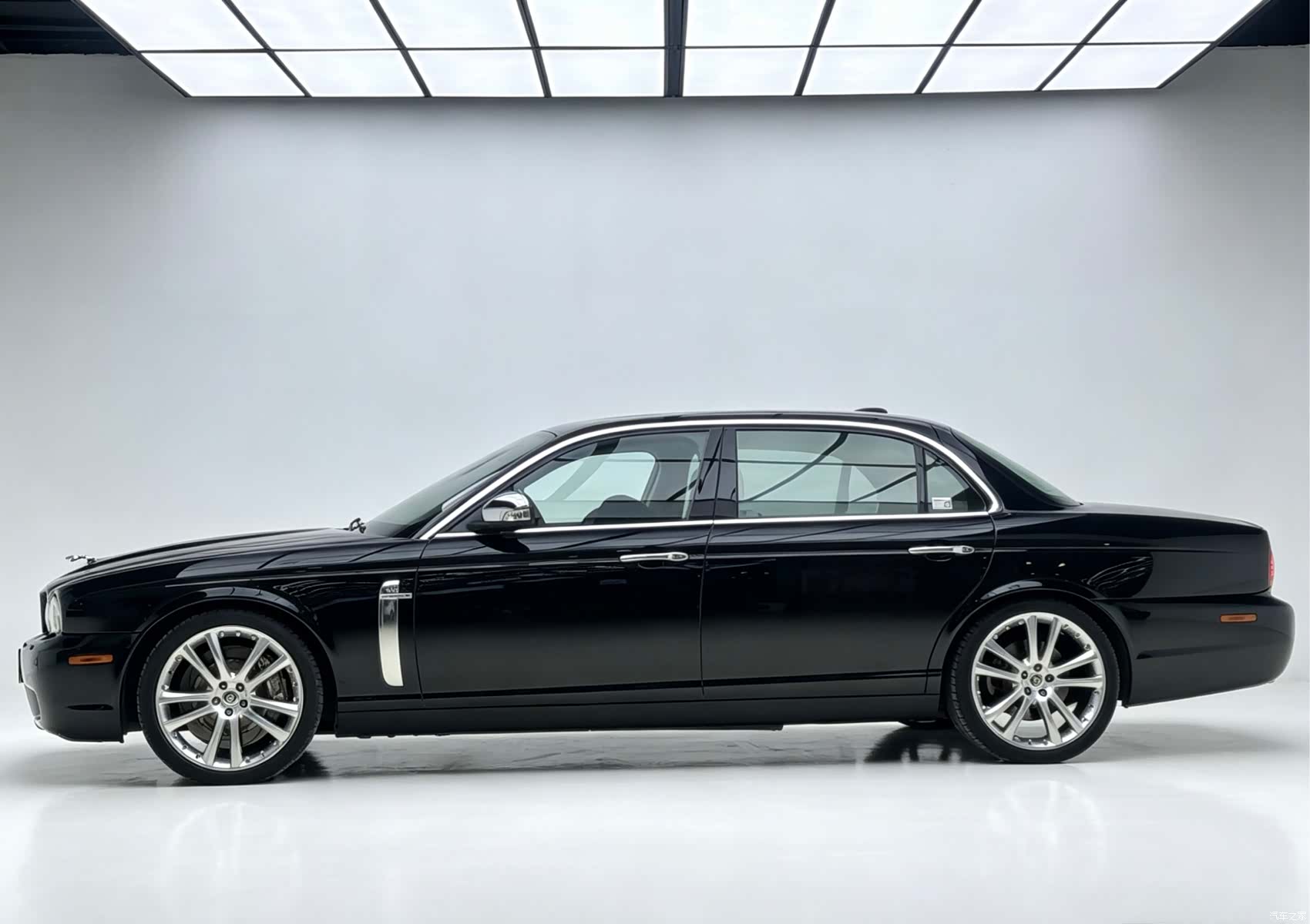 Jaguar XJ, 2009 3