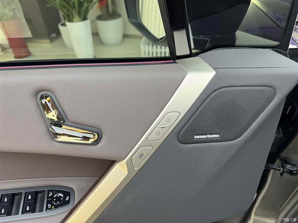 BMW iX, 2023 14