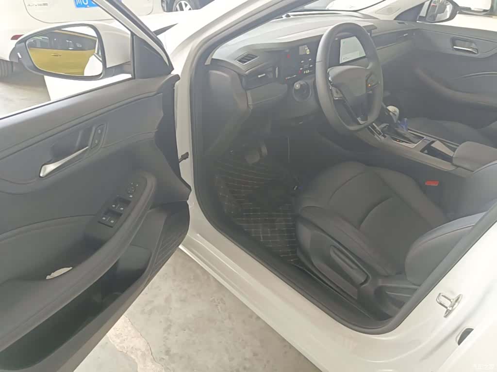 Roewe i5, 2025 16