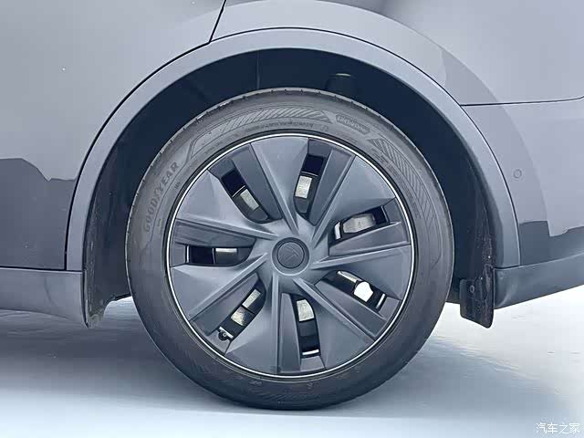 Tesla Model Y, 2024 16