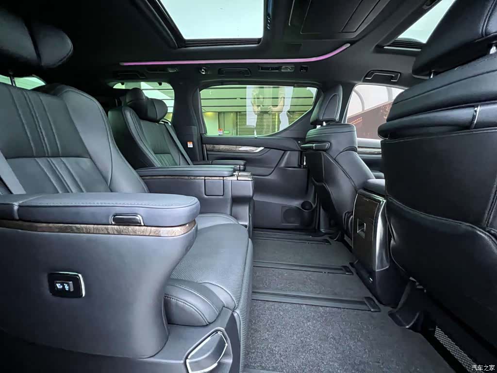 Toyota Vellfire, 2023 14