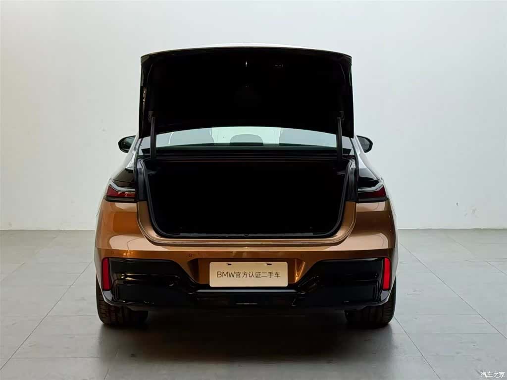 BMW i7, 2024 6