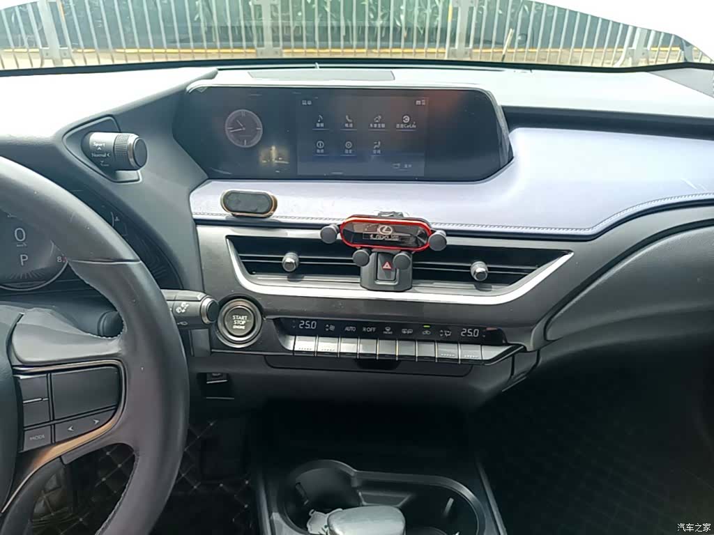 Lexus UX, 2021 13