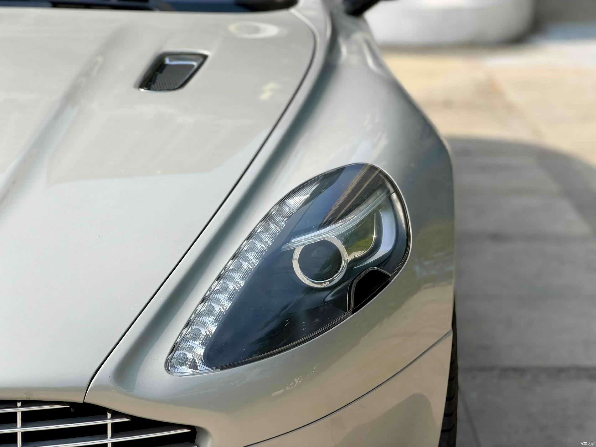 Aston Martin Rapide, 2012 3