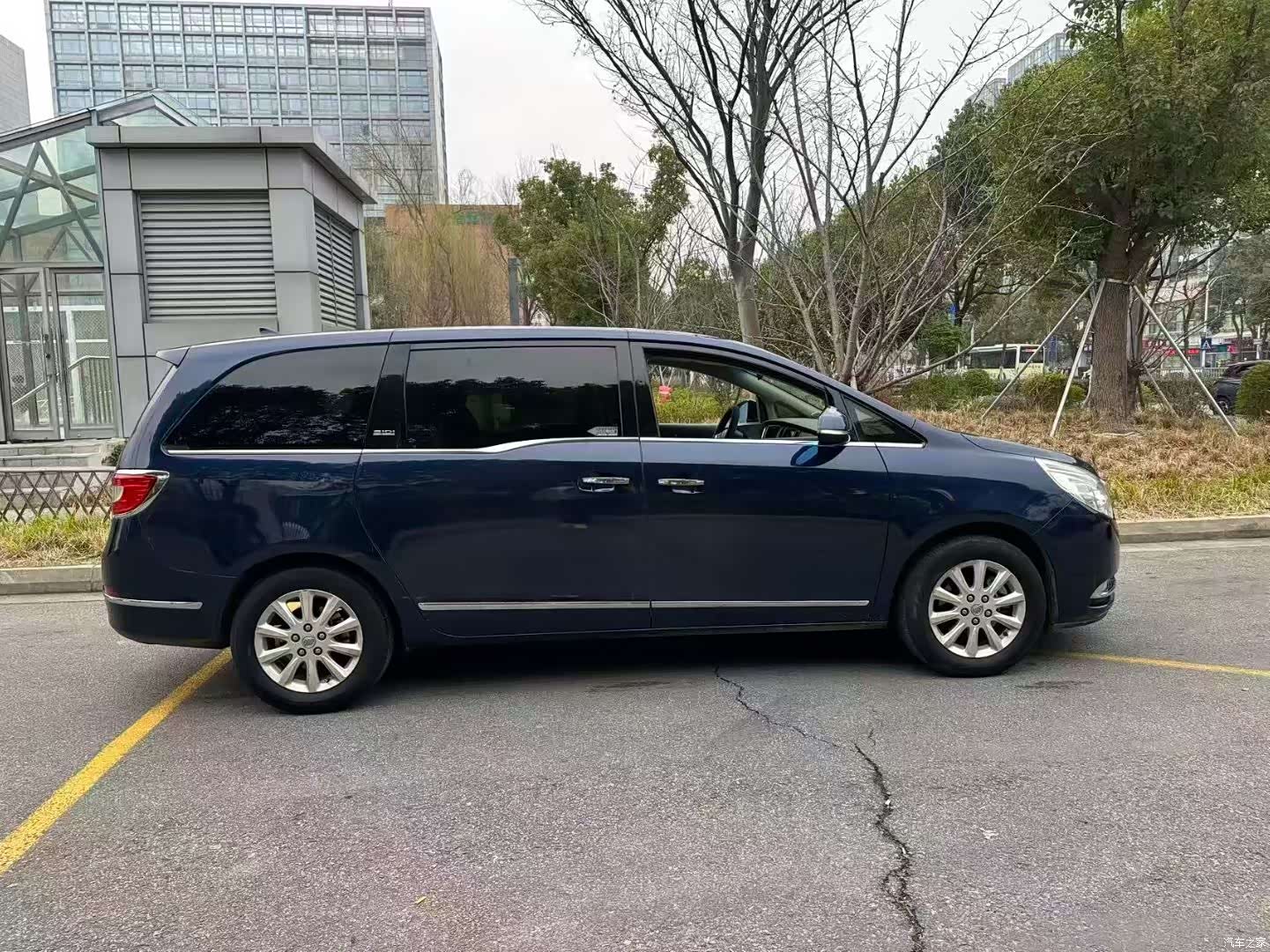 Buick GL8, 2011 2