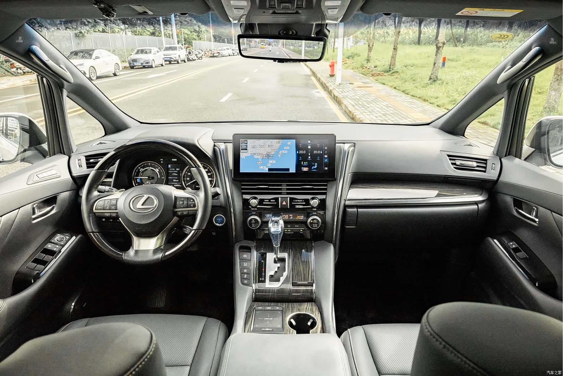 Lexus LM, 2022 все фото