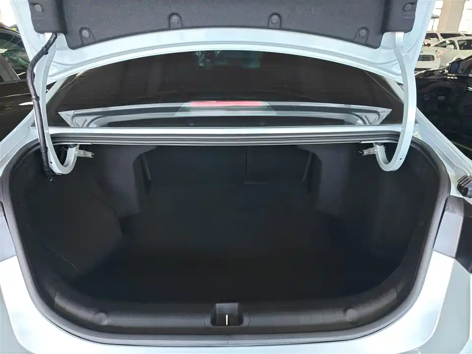 Geely Emgrand L HiP Geely Emgrand L HiP