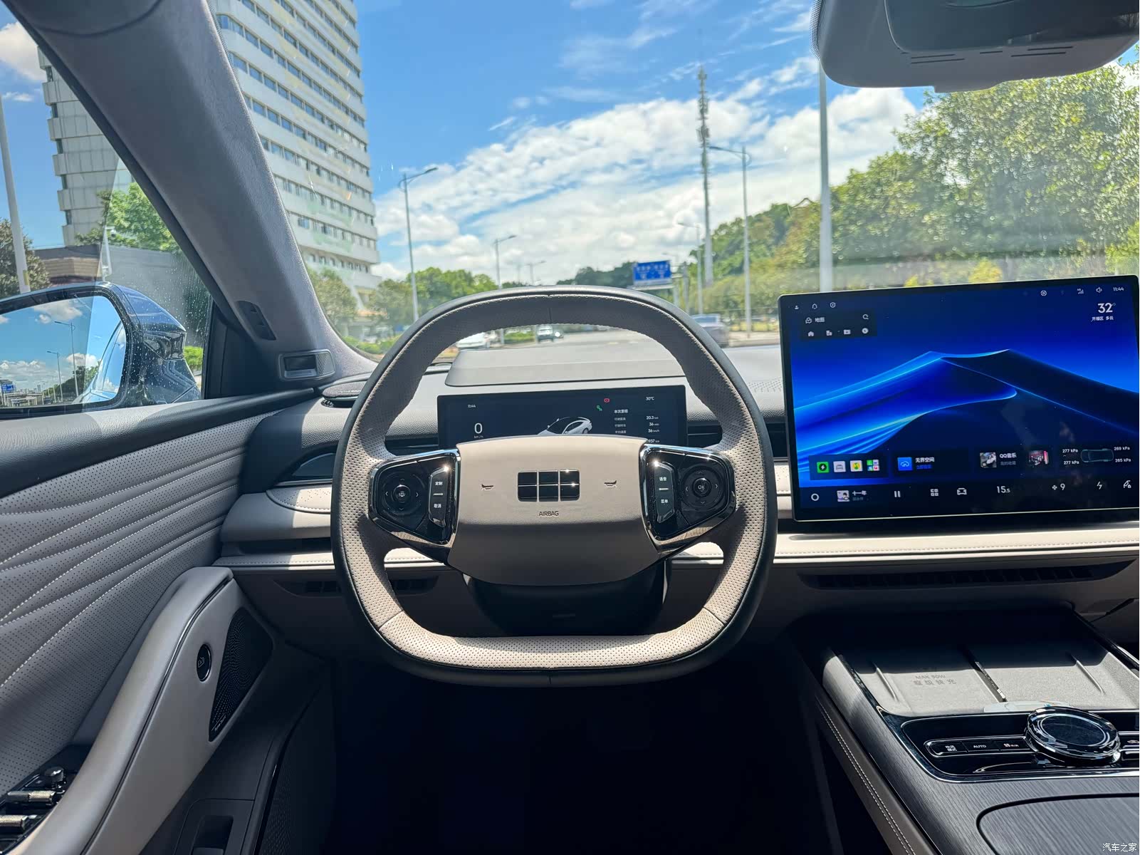 Geely 8, 2025 16