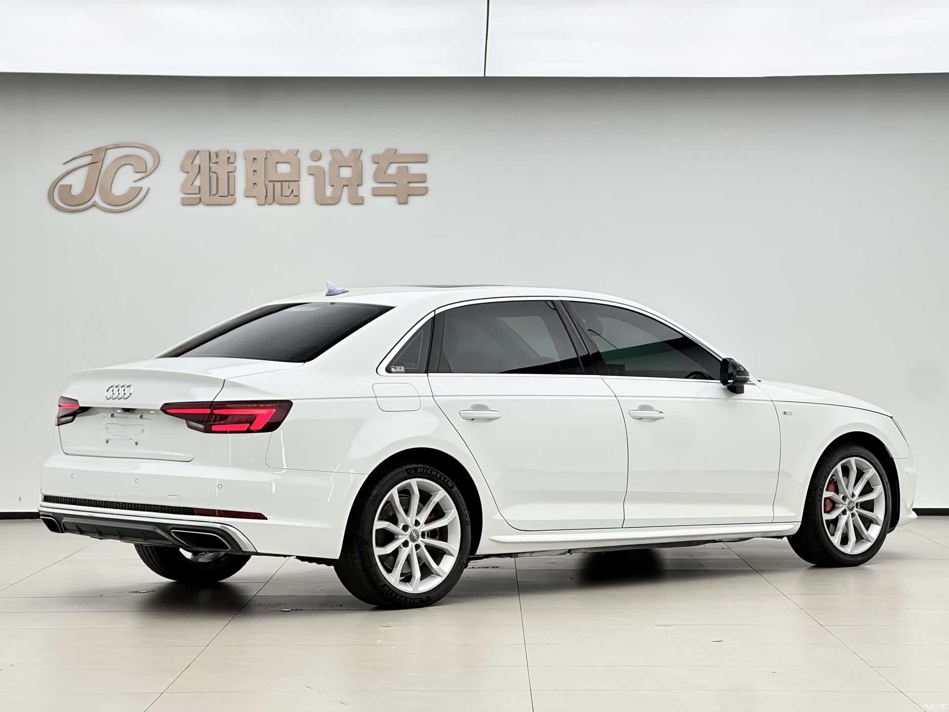 Audi A4L, 2019 3