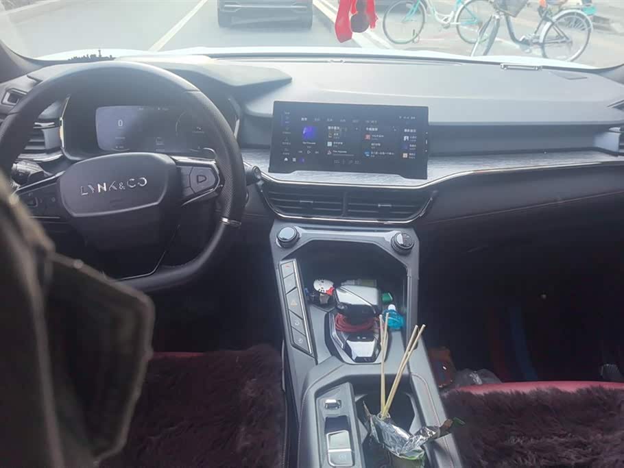 Lynk & Co 06