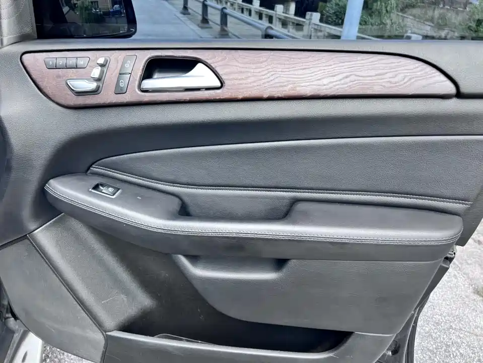 Mercedes-Benz GLE Mercedes-Benz GLE