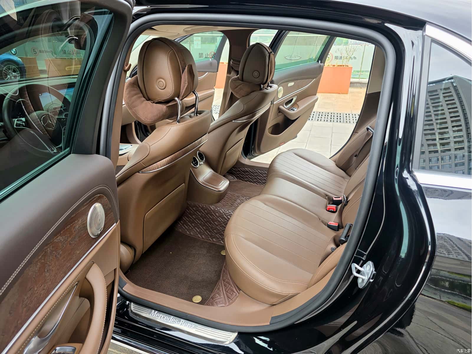 Mercedes-Benz E-Class, 2023 16