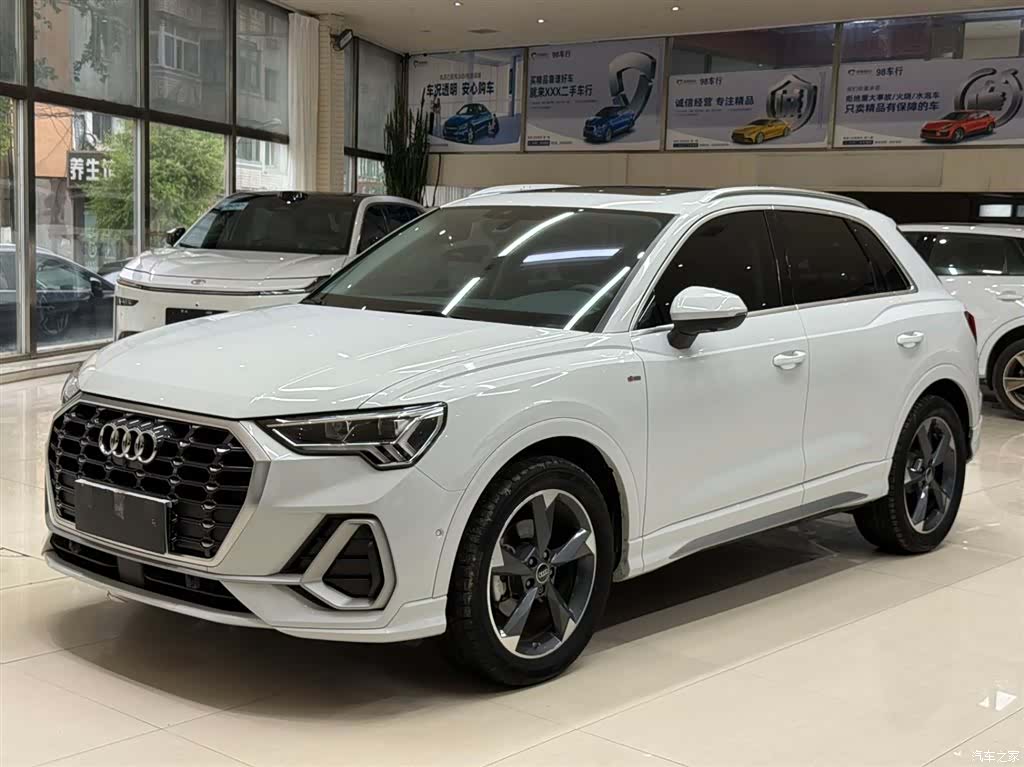 Audi Q3, 2023 1