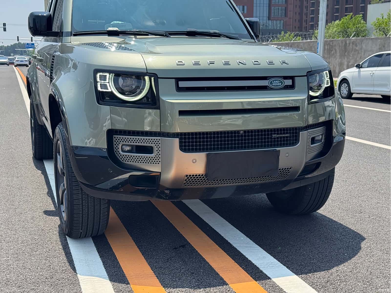 Land Rover Defender, 2023 3
