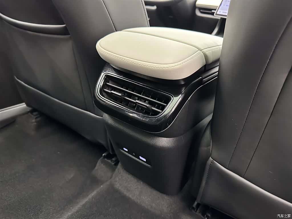 Geely Galaxy L7, 2024 23