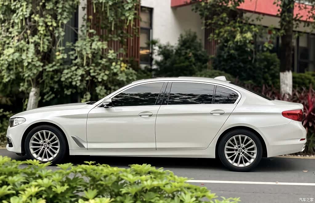 BMW 5 Series, 2019 28
