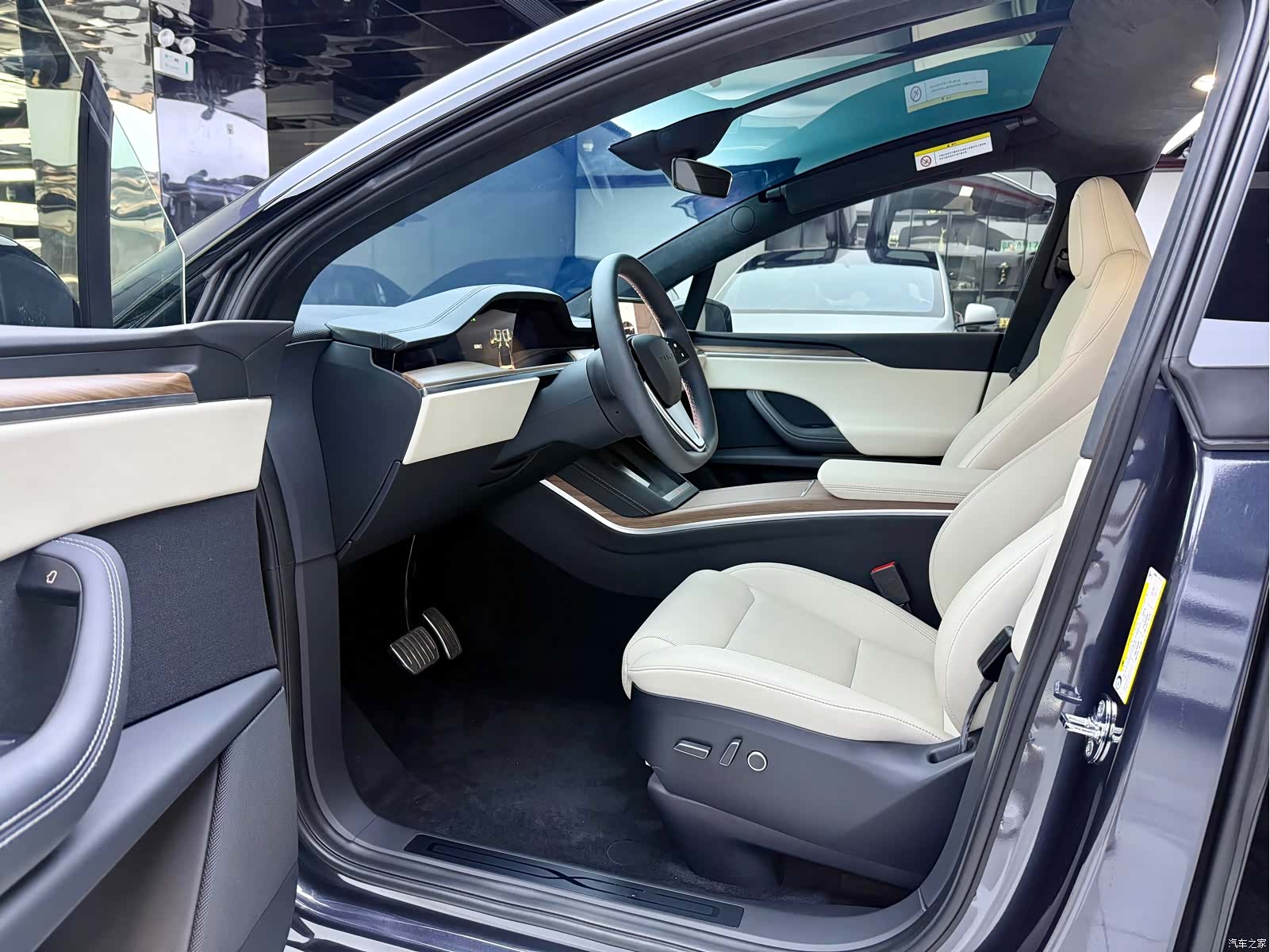 Tesla Model X, 2024 4