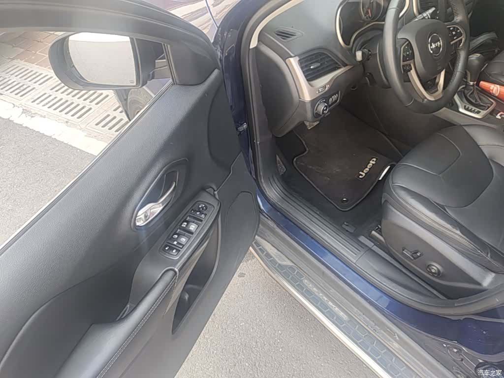 Jeep Cherokee, 2018 16