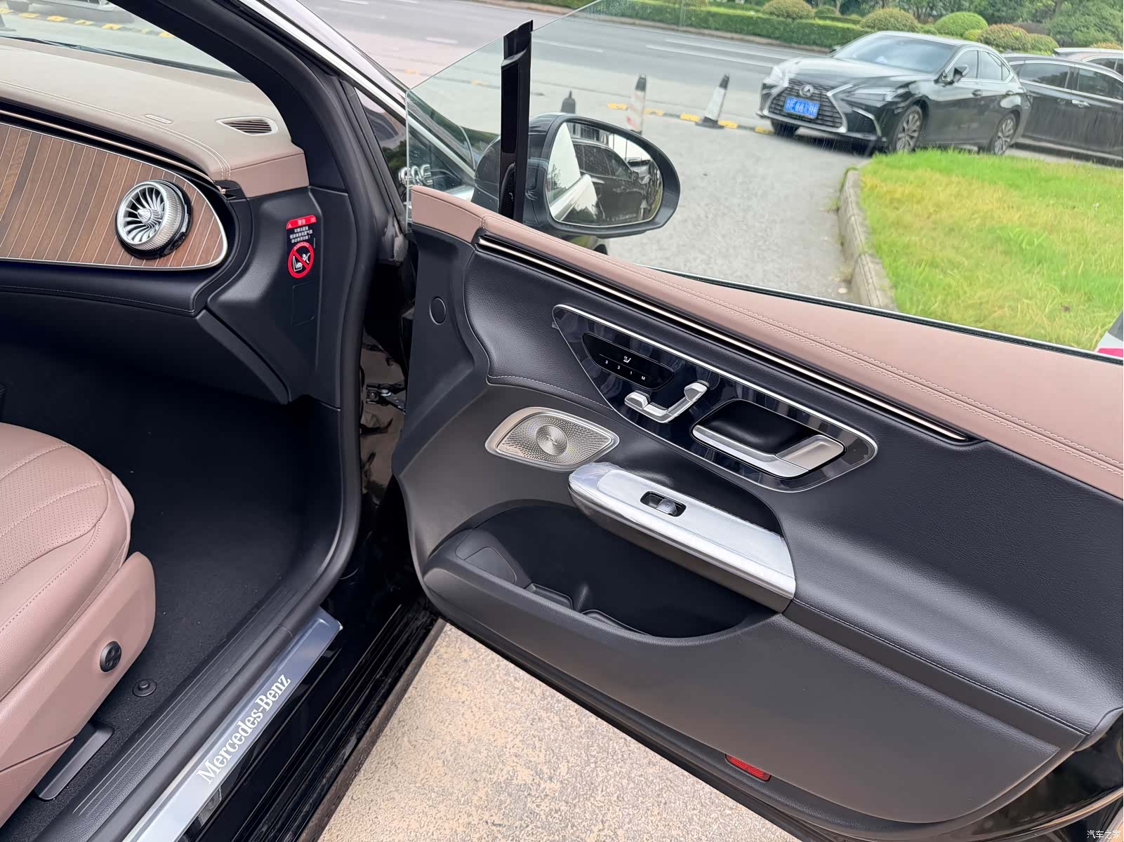 Mercedes-Benz EQE, 2025 10
