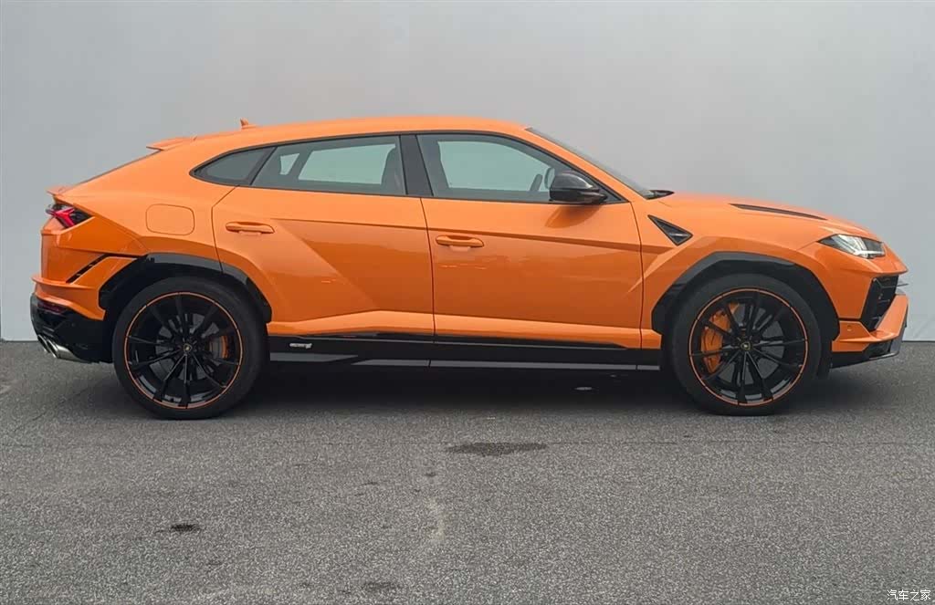 Lamborghini Urus, 2025 4