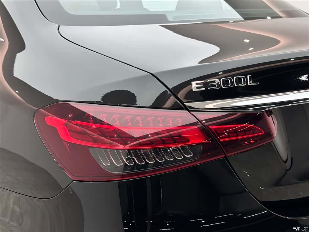 Mercedes-Benz E-Class, 2023 19