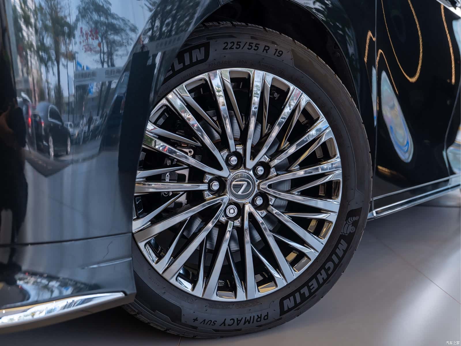 Lexus LM, 2026 8